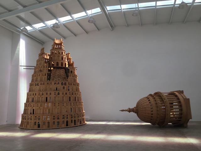 奚建军 《通天塔》 木质，图片，铁架 750x500cm，2017-2018年