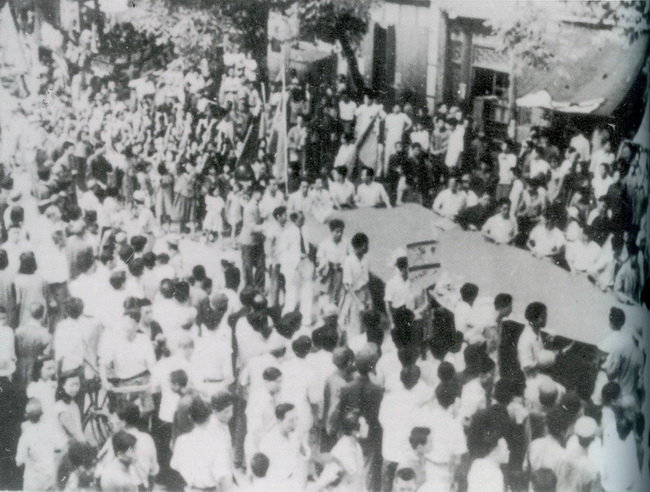 何香凝、柳亚子、李济深等带领下的桂林“国旗献金大游行”活动，1944年6月18日